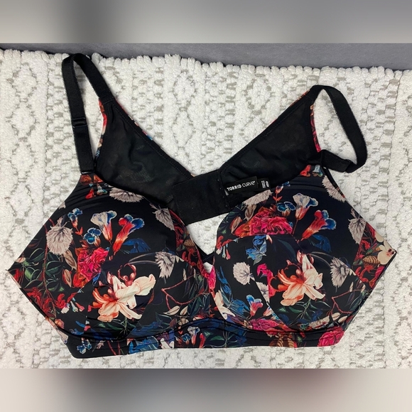 Torrid T-Shirt‎ Bra - 360° Back Smoothing Sixe 42D - Picture 3 of 10
